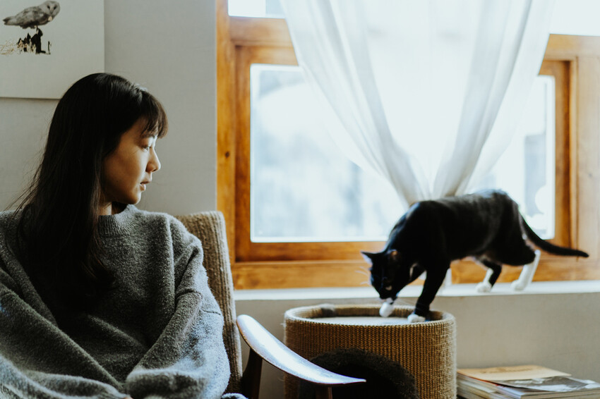 到一個不曾停留的山邊小村落,吸咖啡 甜點 和貓咪味|宜蘭東澳