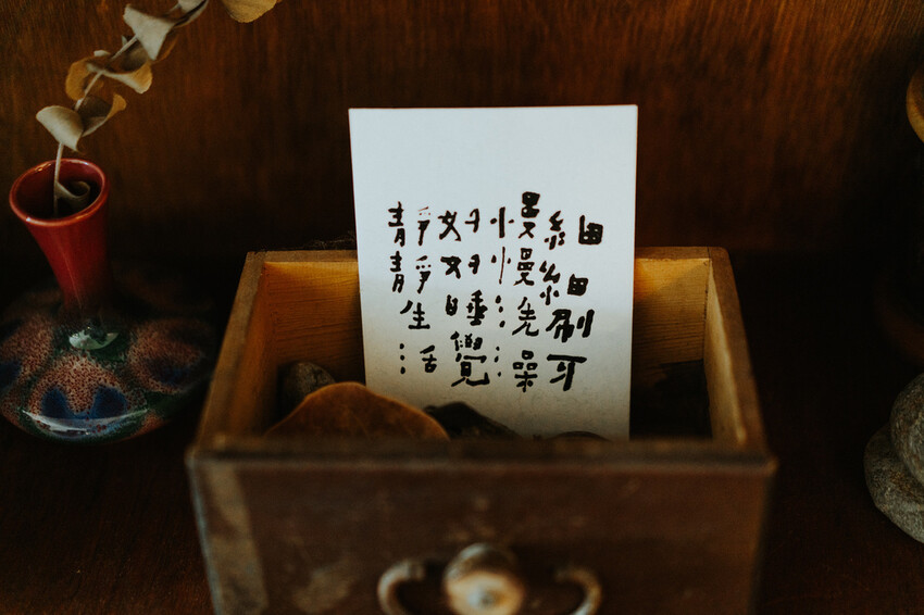 到一個不曾停留的山邊小村落,吸咖啡 甜點 和貓咪味|宜蘭東澳