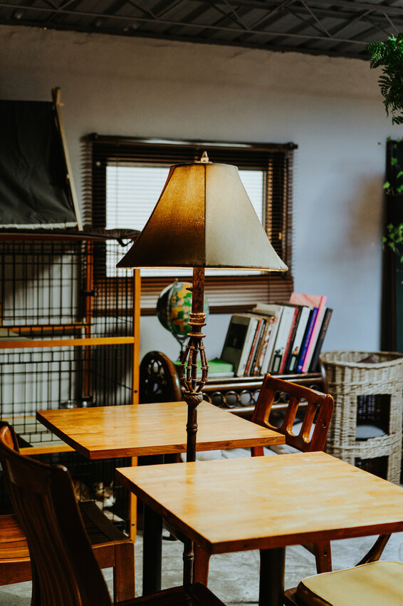 到一個不曾停留的山邊小村落,吸咖啡 甜點 和貓咪味|宜蘭東澳