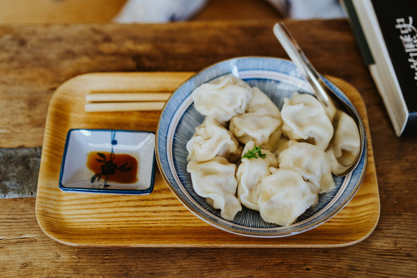 到一個不曾停留的山邊小村落,吸咖啡 甜點 和貓咪味|宜蘭東澳