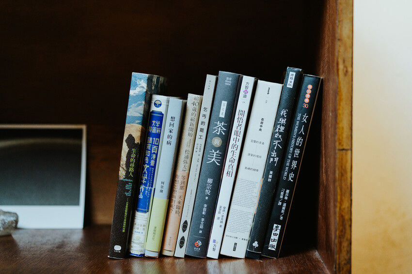 到一個不曾停留的山邊小村落,吸咖啡 甜點 和貓咪味|宜蘭東澳