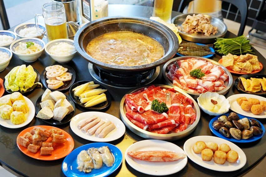 距離華泰名品城3分鐘車程!招牌石頭麻油炒魷魚干、辛香料~現場爆炒香氣好逼人