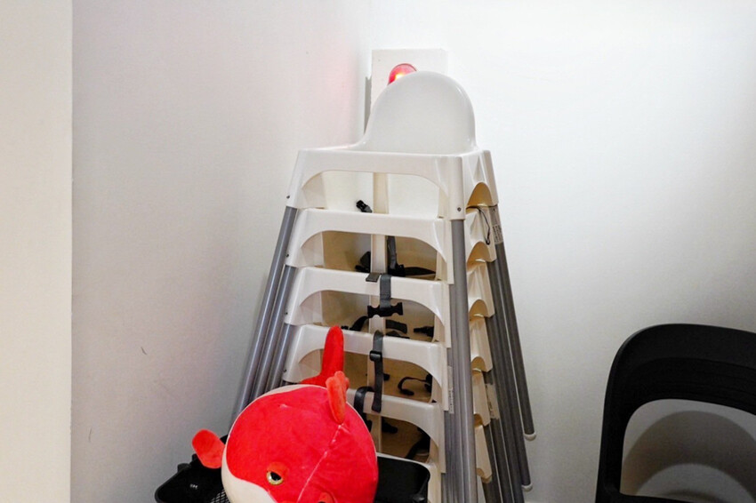 距離華泰名品城3分鐘車程!招牌石頭麻油炒魷魚干、辛香料~現場爆炒香氣好逼人