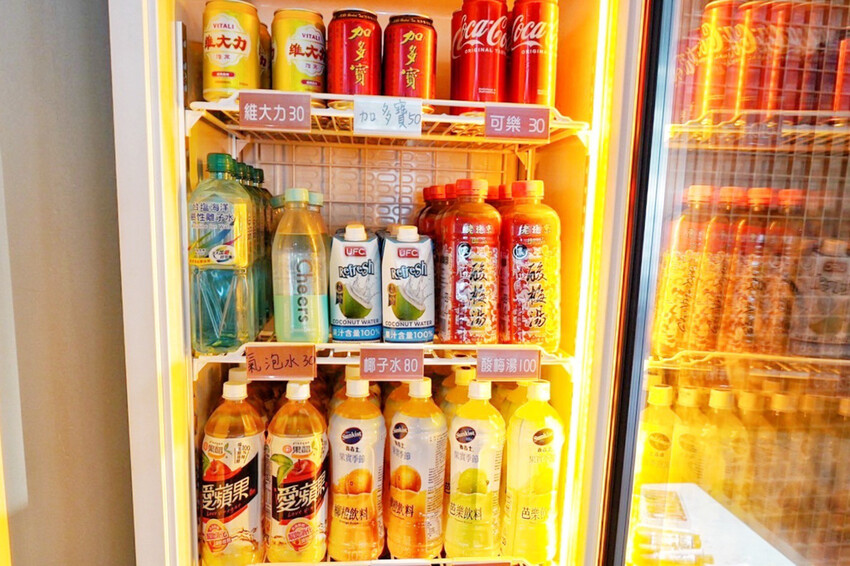 距離華泰名品城3分鐘車程!招牌石頭麻油炒魷魚干、辛香料~現場爆炒香氣好逼人