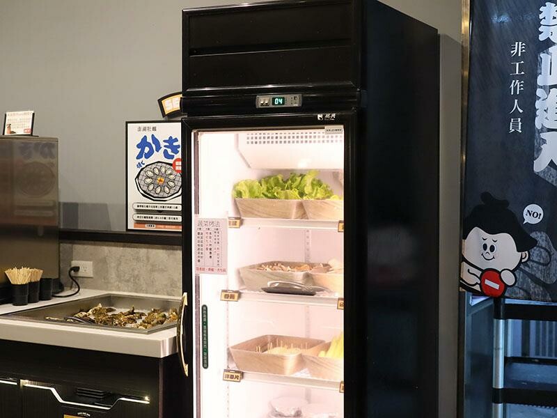竹北燒肉吃到飽！吃肉肉燒肉竹北店專人代烤，生食級海鮮任你吃。