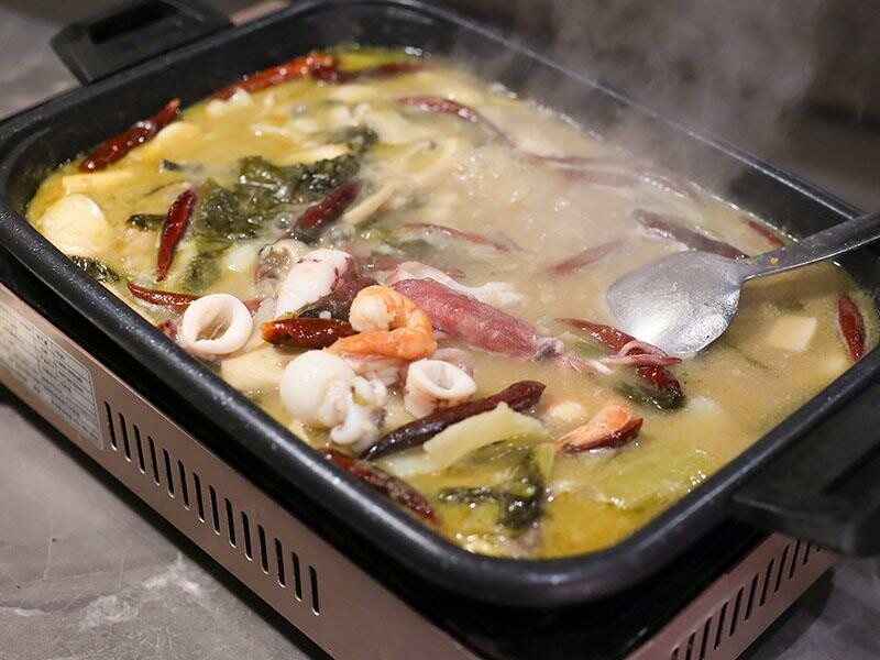 竹北燒肉吃到飽！吃肉肉燒肉竹北店專人代烤，生食級海鮮任你吃。