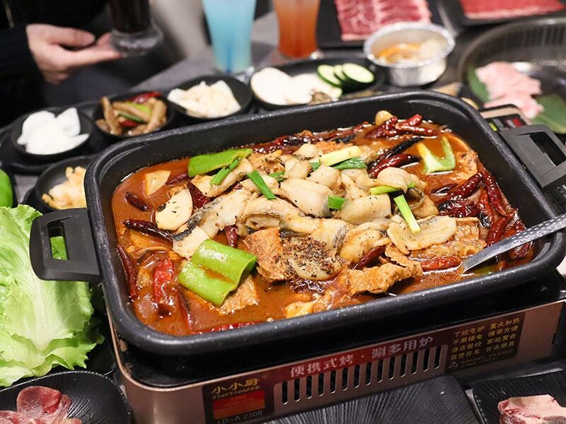 竹北燒肉吃到飽！吃肉肉燒肉竹北店專人代烤，生食級海鮮任你吃。