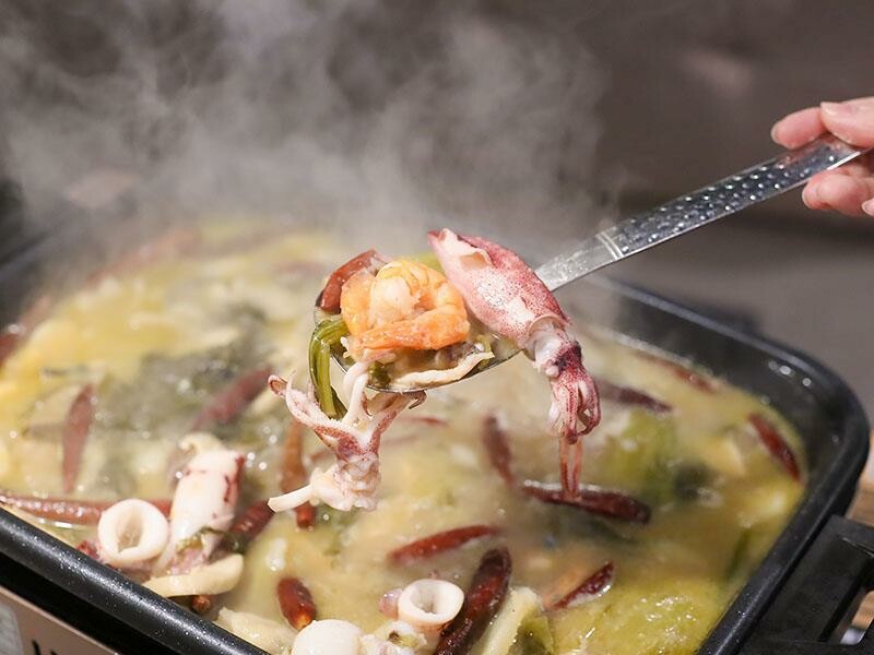 竹北燒肉吃到飽！吃肉肉燒肉竹北店專人代烤，生食級海鮮任你吃。