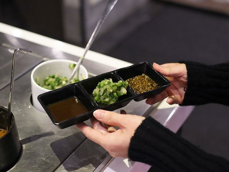 竹北燒肉吃到飽！吃肉肉燒肉竹北店專人代烤，生食級海鮮任你吃。