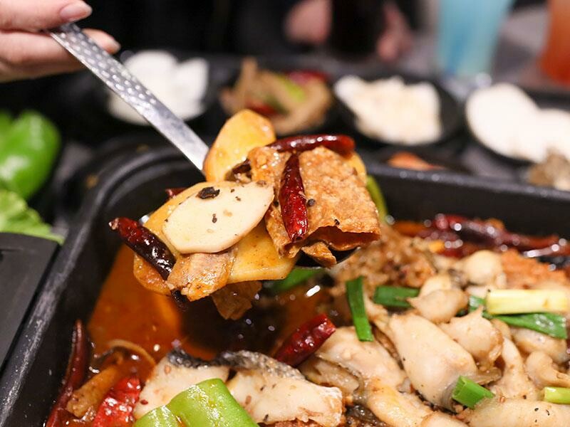 竹北燒肉吃到飽！吃肉肉燒肉竹北店專人代烤，生食級海鮮任你吃。