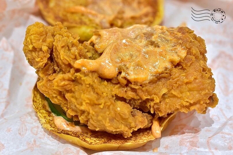 POPEYES:勁厚布里歐雞腿堡