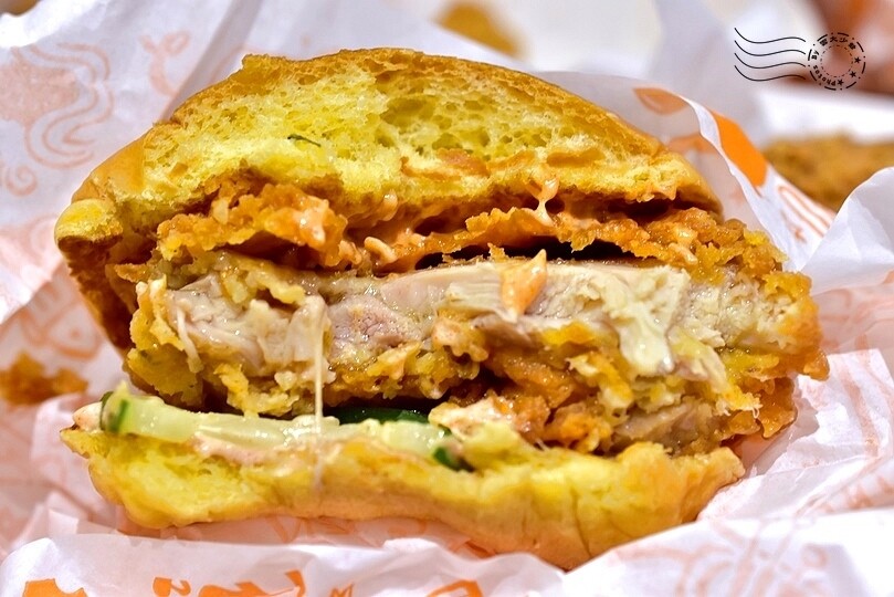 POPEYES:勁厚布里歐雞腿堡