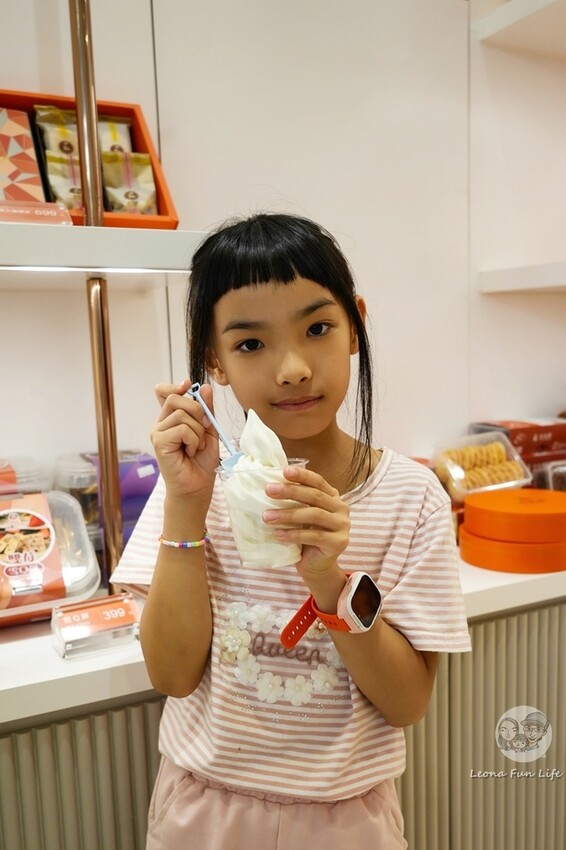 台中市西屯區全台首間布丁千層蛋塔!!逢甲最新排隊美食法布甜,花朵可頌蛋塔,還有十勝鮮乳霜淇淋+一元多一杯優惠喔!