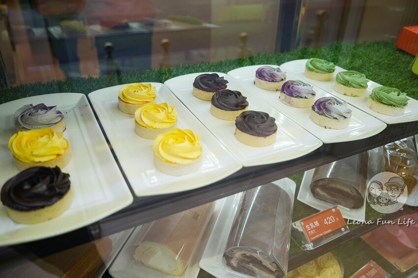 台中市西屯區全台首間布丁千層蛋塔!!逢甲最新排隊美食法布甜,花朵可頌蛋塔,還有十勝鮮乳霜淇淋+一元多一杯優惠喔!