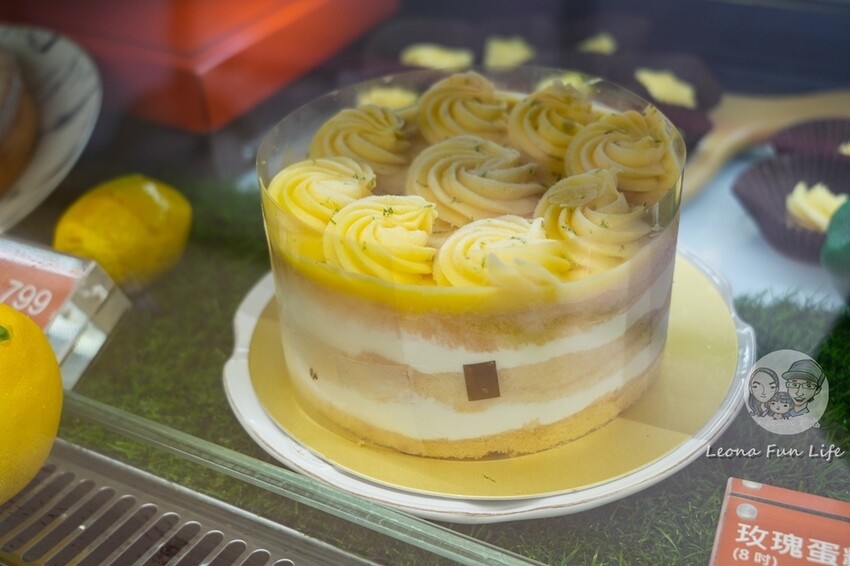 台中市西屯區全台首間布丁千層蛋塔!!逢甲最新排隊美食法布甜,花朵可頌蛋塔,還有十勝鮮乳霜淇淋+一元多一杯優惠喔!