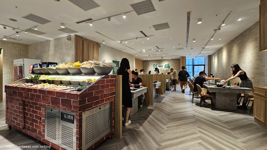 狂一鍋高雄義享店用餐區