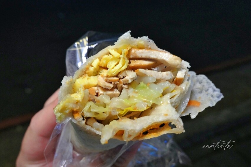 新北市新莊區【新北】新莊｜北港春捲，中港大排旁，傍晚才營業的潤餅小攤