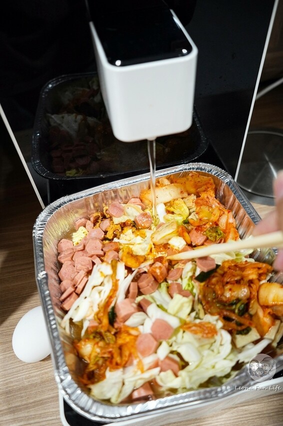 台中市太平區太平學區內熱門無人拉麵店，24小時營業吃宵夜超方便，配菜爽爽加、飲料喝到飽!韓湯匙無人拉麵 24 Hours 勤