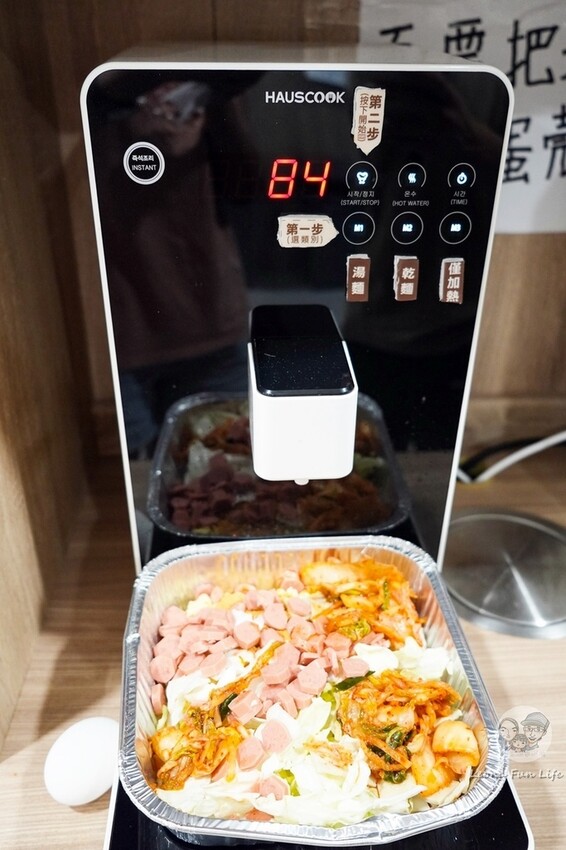 台中市太平區太平學區內熱門無人拉麵店，24小時營業吃宵夜超方便，配菜爽爽加、飲料喝到飽!韓湯匙無人拉麵 24 Hours 勤