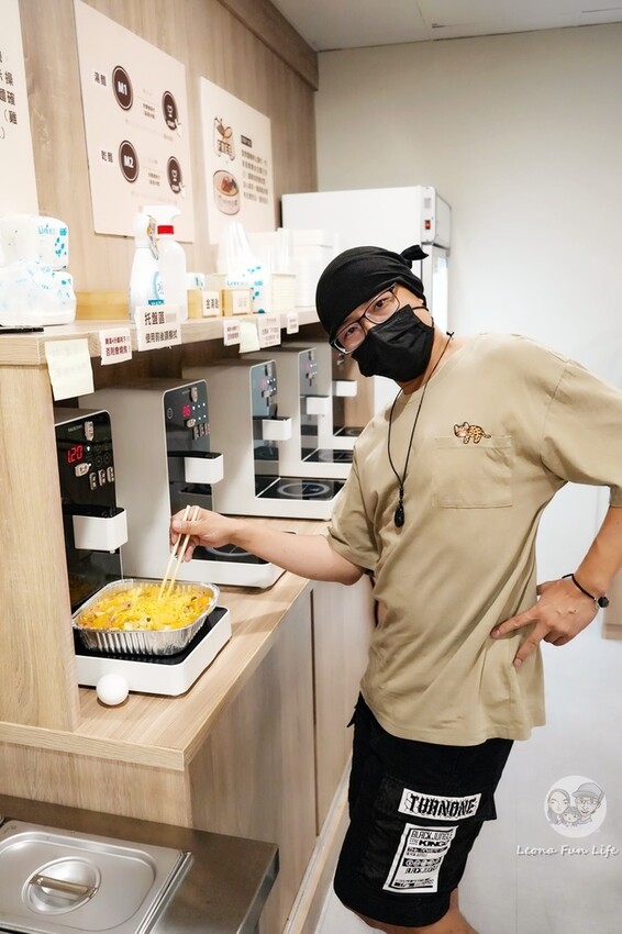 台中市太平區太平學區內熱門無人拉麵店，24小時營業吃宵夜超方便，配菜爽爽加、飲料喝到飽!韓湯匙無人拉麵 24 Hours 勤