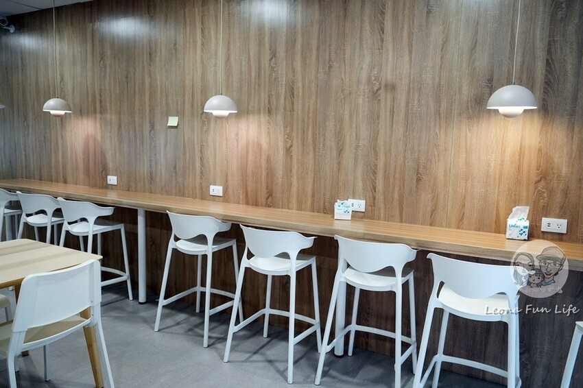 台中市太平區太平學區內熱門無人拉麵店，24小時營業吃宵夜超方便，配菜爽爽加、飲料喝到飽!韓湯匙無人拉麵 24 Hours 勤