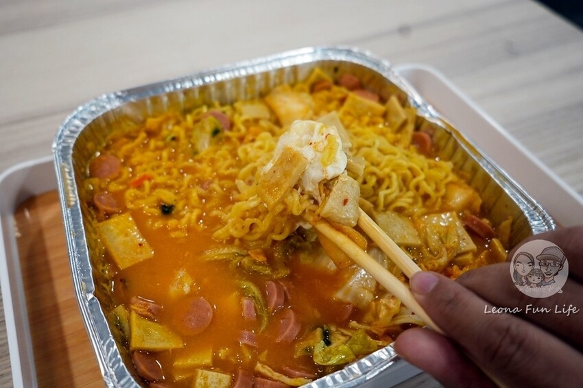 台中市太平區太平學區內熱門無人拉麵店，24小時營業吃宵夜超方便，配菜爽爽加、飲料喝到飽!韓湯匙無人拉麵 24 Hours 勤