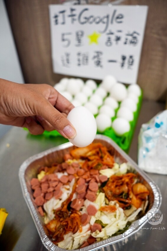 台中市太平區太平學區內熱門無人拉麵店，24小時營業吃宵夜超方便，配菜爽爽加、飲料喝到飽!韓湯匙無人拉麵 24 Hours 勤