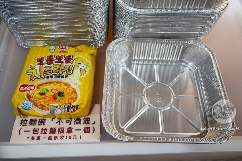 台中市太平區太平學區內熱門無人拉麵店，24小時營業吃宵夜超方便，配菜爽爽加、飲料喝到飽!韓湯匙無人拉麵 24 Hours 勤