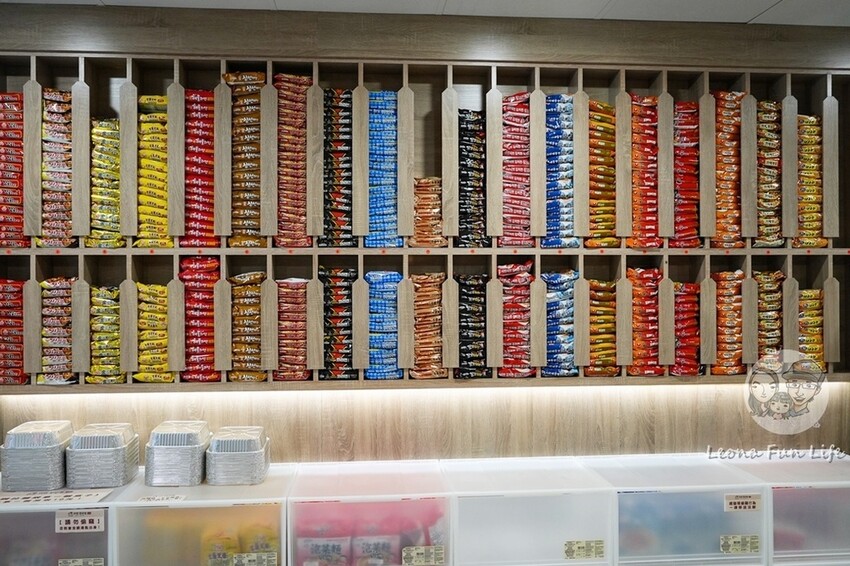 台中市太平區太平學區內熱門無人拉麵店，24小時營業吃宵夜超方便，配菜爽爽加、飲料喝到飽!韓湯匙無人拉麵 24 Hours 勤