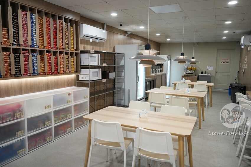 台中市太平區太平學區內熱門無人拉麵店，24小時營業吃宵夜超方便，配菜爽爽加、飲料喝到飽!韓湯匙無人拉麵 24 Hours 勤