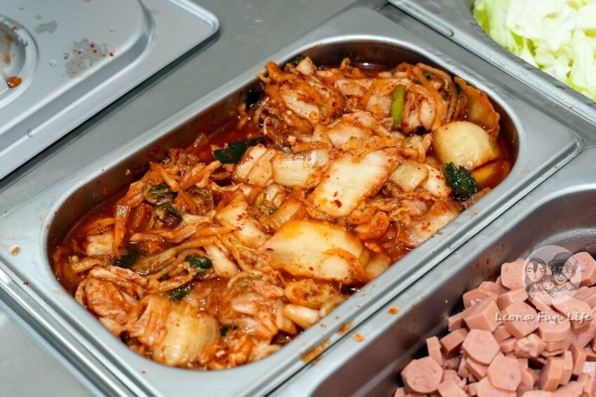 台中市太平區太平學區內熱門無人拉麵店，24小時營業吃宵夜超方便，配菜爽爽加、飲料喝到飽!韓湯匙無人拉麵 24 Hours 勤