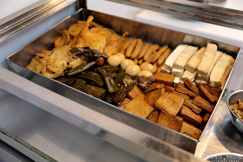 苗栗縣苗栗市老字號傳承一甲子的好滋味！必點噴香誘人鴨香飯｜傳香麵食館(苗栗聯合大學銅板小吃美食)