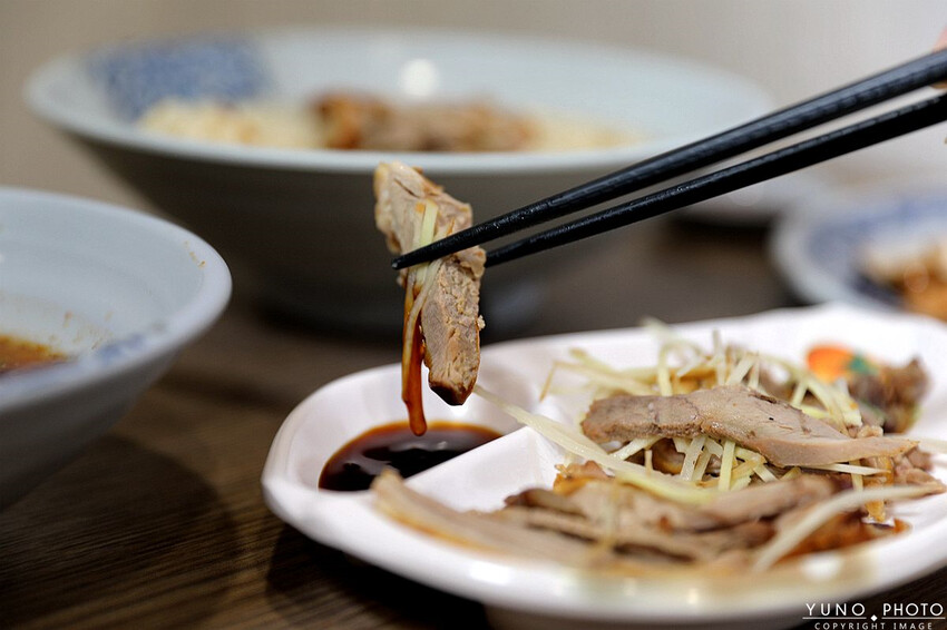 苗栗縣苗栗市老字號傳承一甲子的好滋味！必點噴香誘人鴨香飯｜傳香麵食館(苗栗聯合大學銅板小吃美食)