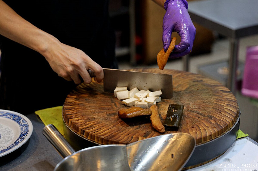 苗栗縣苗栗市老字號傳承一甲子的好滋味！必點噴香誘人鴨香飯｜傳香麵食館(苗栗聯合大學銅板小吃美食)