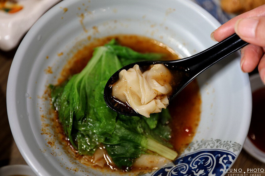 苗栗縣苗栗市老字號傳承一甲子的好滋味！必點噴香誘人鴨香飯｜傳香麵食館(苗栗聯合大學銅板小吃美食)