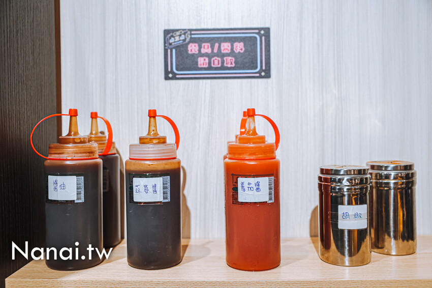 新店！福安宮前的宵夜美食，必點芋泥三明治，芋泥餡多到快炸開。還有炒泡麵、鍋燒意麵的麵量也很阿莎力～溪湖點藝點