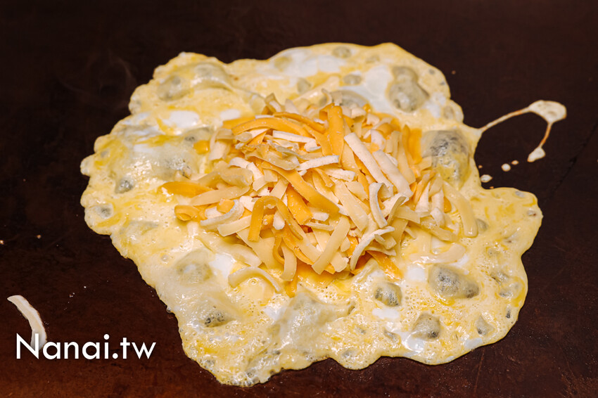 新店！福安宮前的宵夜美食，必點芋泥三明治，芋泥餡多到快炸開。還有炒泡麵、鍋燒意麵的麵量也很阿莎力～溪湖點藝點