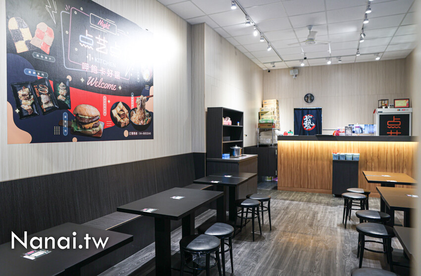 新店！福安宮前的宵夜美食，必點芋泥三明治，芋泥餡多到快炸開。還有炒泡麵、鍋燒意麵的麵量也很阿莎力～溪湖點藝點