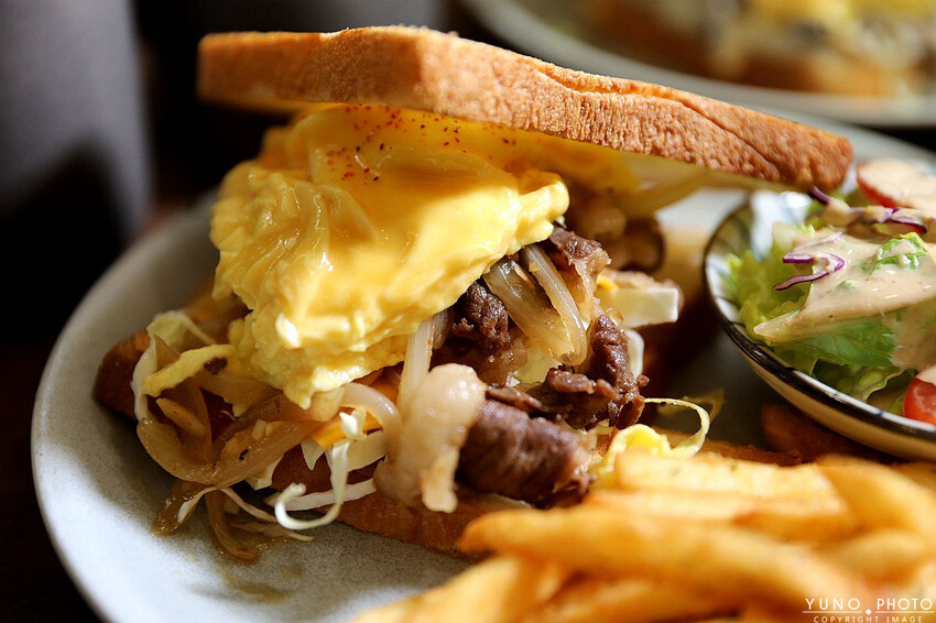 台中市太平區隱身巷弄文青風早午餐！食材新鮮堅持手作餐點美味有特色 隱藏版『店員』陪您用餐｜朝詩沐餉早午餐(寵物友善