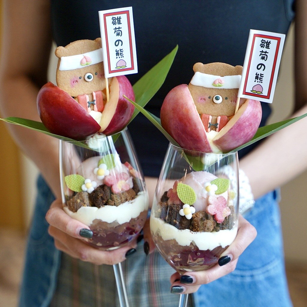 【雛菊見DAISY HOUSE】全台最浮誇、最夢幻的芭菲杯就在這！全新季節甜點「抹茶童話・桃太郎物語」每一樣都超好拍照，抹茶控快收藏～台中約會餐廳推薦 - 阿華田的美食日記
