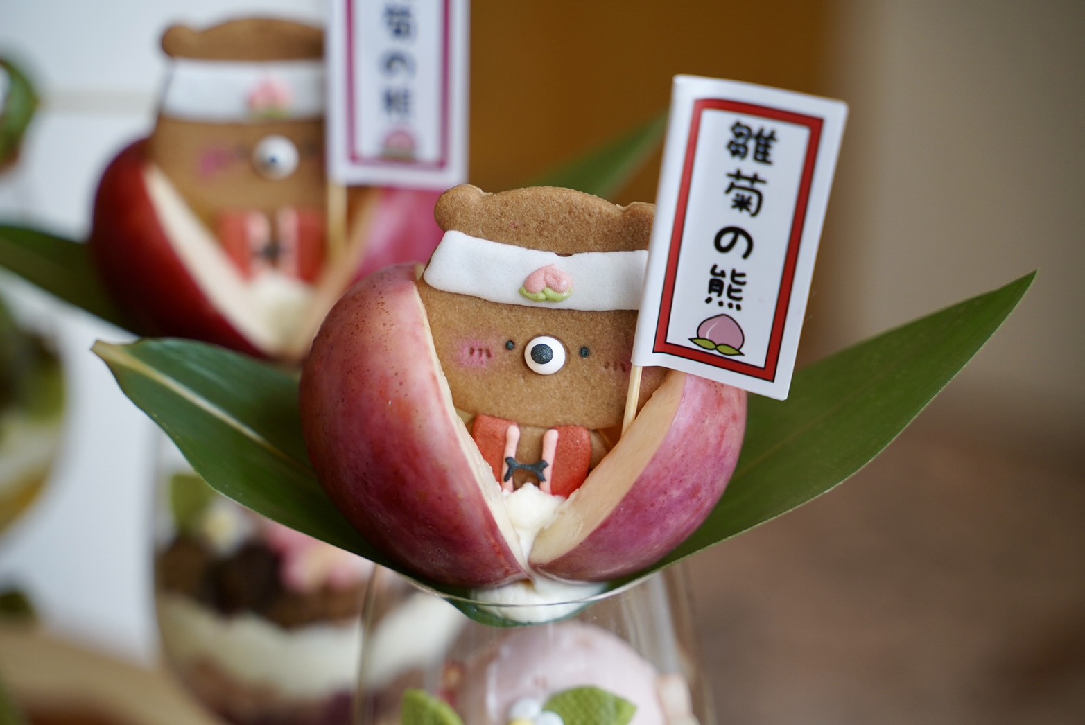 【雛菊見DAISY HOUSE】全台最浮誇、最夢幻的芭菲杯就在這！全新季節甜點「抹茶童話・桃太郎物語」每一樣都超好拍照，抹茶控快收藏～台中約會餐廳推薦 - 阿華田的美食日記