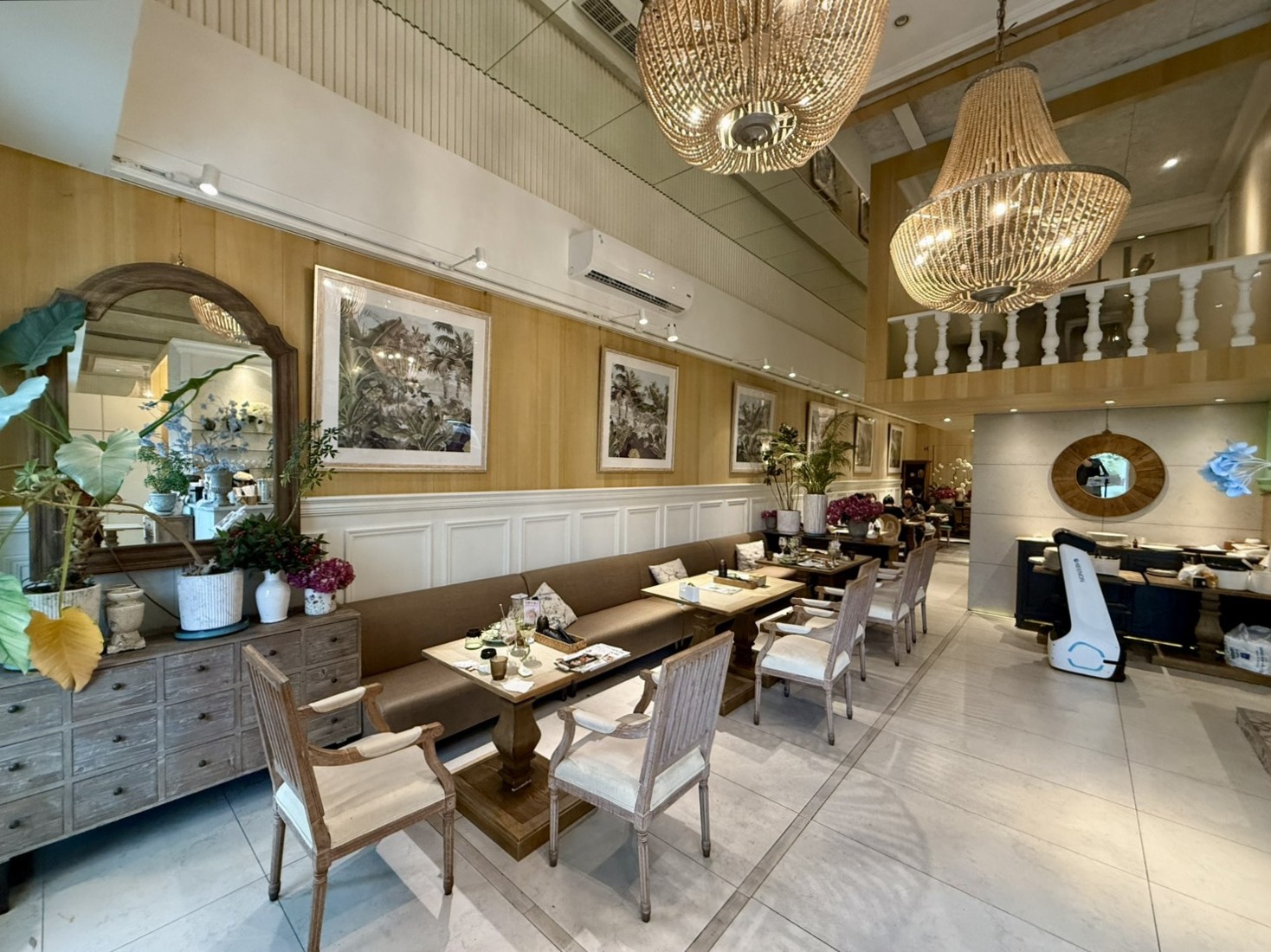 【雛菊見DAISY HOUSE】全台最浮誇、最夢幻的芭菲杯就在這！全新季節甜點「抹茶童話・桃太郎物語」每一樣都超好拍照，抹茶控快收藏～台中約會餐廳推薦 - 阿華田的美食日記