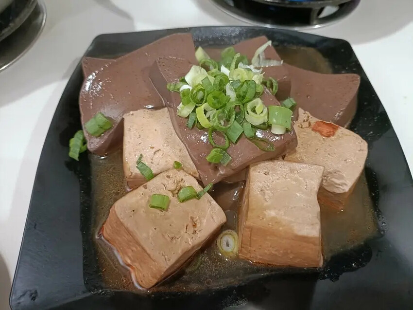 板橋火鍋新開店！新埔捷運站「來吧吃鍋」野菜 滷肉飯吃到飽。