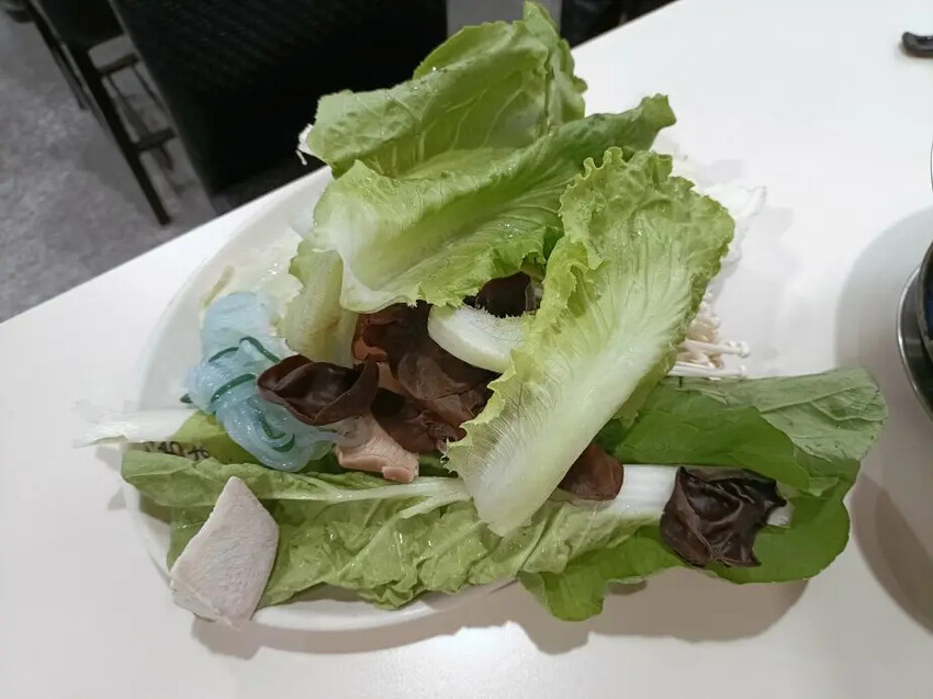 板橋火鍋新開店！新埔捷運站「來吧吃鍋」野菜 滷肉飯吃到飽。