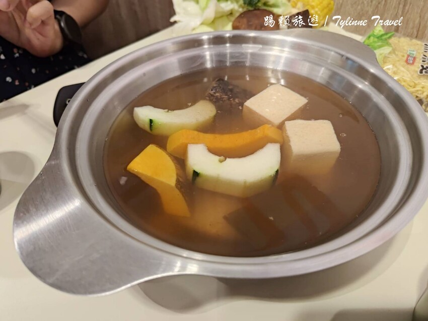 新北市板橋區【新北美食】來吧吃鍋，自助小火鍋吃到飽 | 12種湯底自由挑選 | 新鮮蔬菜營養均衡無限供應 | 板橋火鍋美食推薦