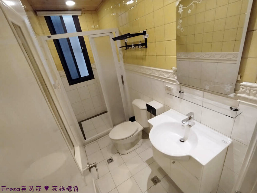 屏東縣琉球鄉小琉球民宿【亮晶晶民宿】熱鬧市區街道上吃喝玩樂超方便！乾淨素雅和室房型適合親子家庭│小琉球包棟民宿