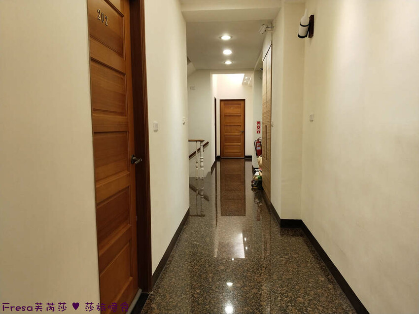 屏東縣琉球鄉小琉球民宿【亮晶晶民宿】熱鬧市區街道上吃喝玩樂超方便！乾淨素雅和室房型適合親子家庭│小琉球包棟民宿