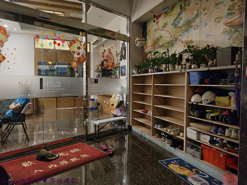 屏東縣琉球鄉小琉球民宿【亮晶晶民宿】熱鬧市區街道上吃喝玩樂超方便！乾淨素雅和室房型適合親子家庭│小琉球包棟民宿