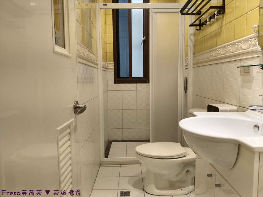 屏東縣琉球鄉小琉球民宿【亮晶晶民宿】熱鬧市區街道上吃喝玩樂超方便！乾淨素雅和室房型適合親子家庭│小琉球包棟民宿