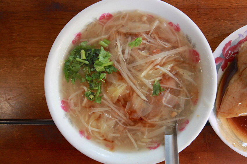 高雄市前鎮區吃。高雄美食|前鎮區。「甲仙碗粿肉粽(阿歪碗粿)」勞工公園周遭美食,Goole有724則評論獲得4.4顆星,因